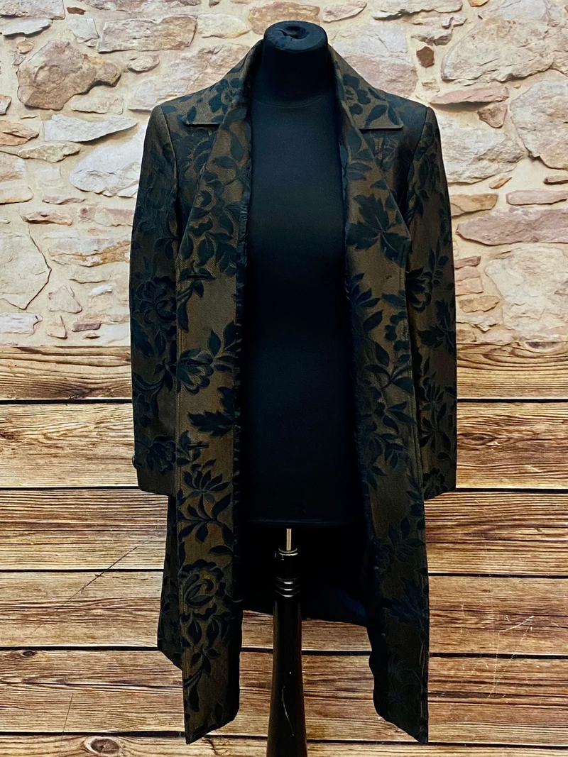 Stilvoller Damen-Mantel mit floralen Mustern – Größe 38
