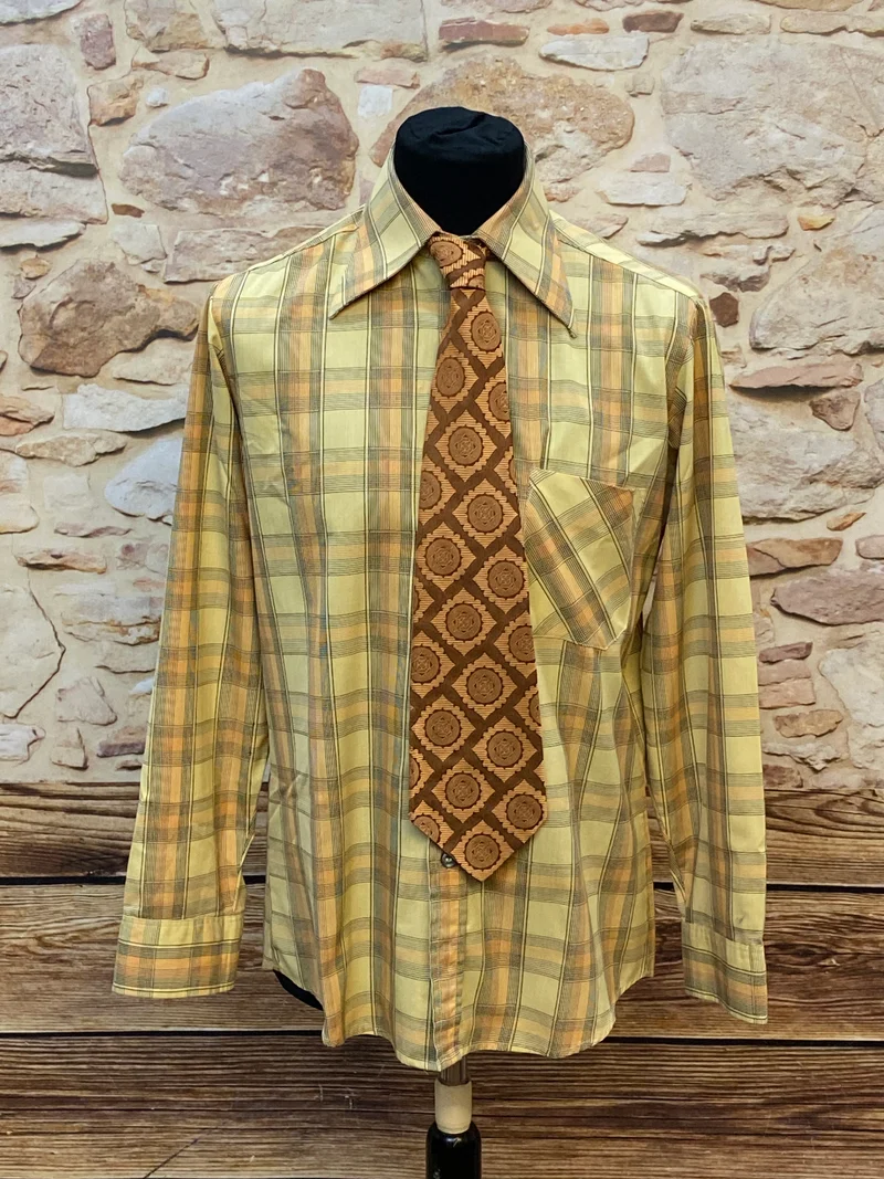 70er-Jahre Vintage-Herrenhemd in Gelb mit Gemusterter Krawatte – Gr. 39