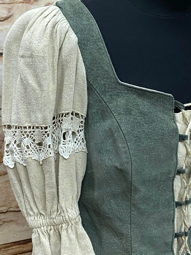 Trachtenbluse – Folklore-Stil - Größe 36