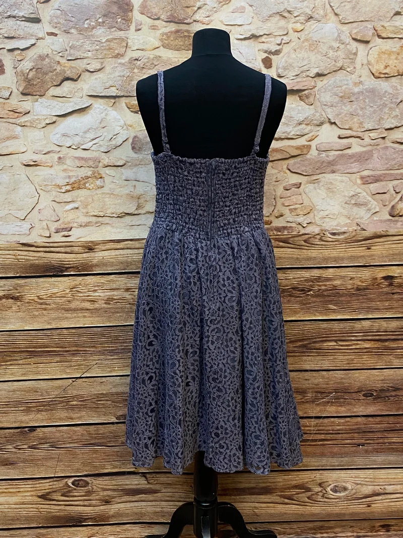 Vintage Spitzenkleid Graulila – Theater Abendkleid mit Korsagenform Gr. L