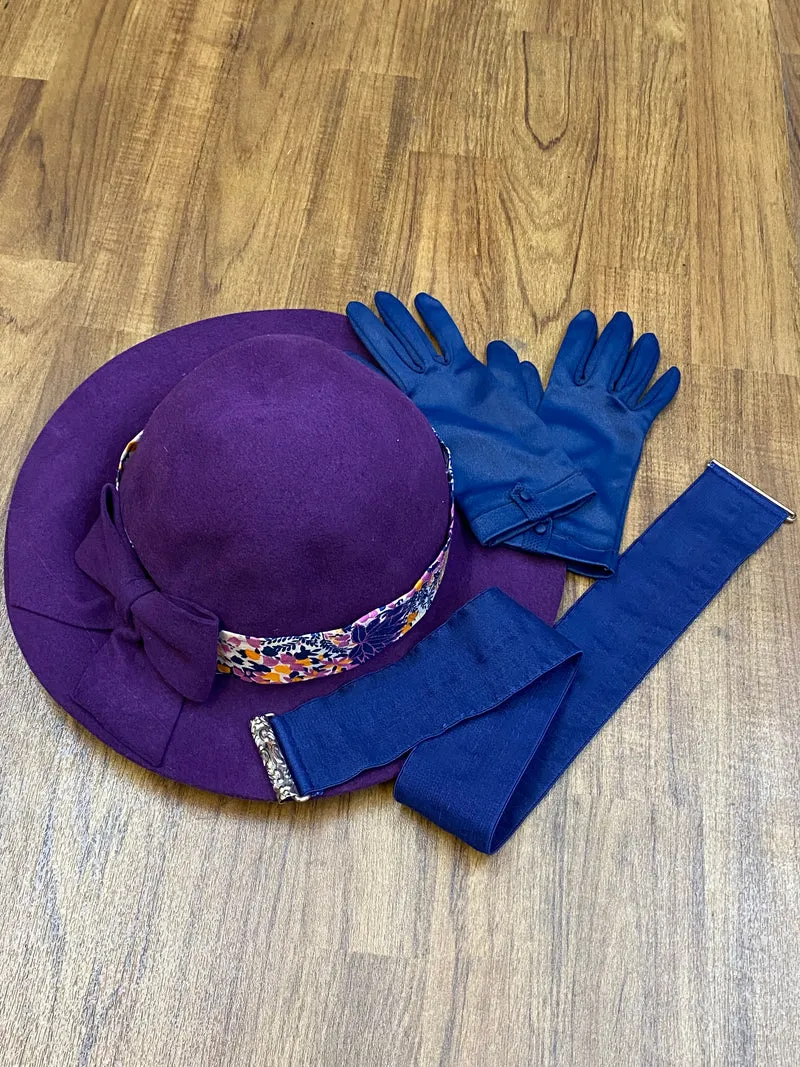 Vintage 1970er Jahre Kleid Gr. 42 mit Hut, Gürtel & Handschuhen