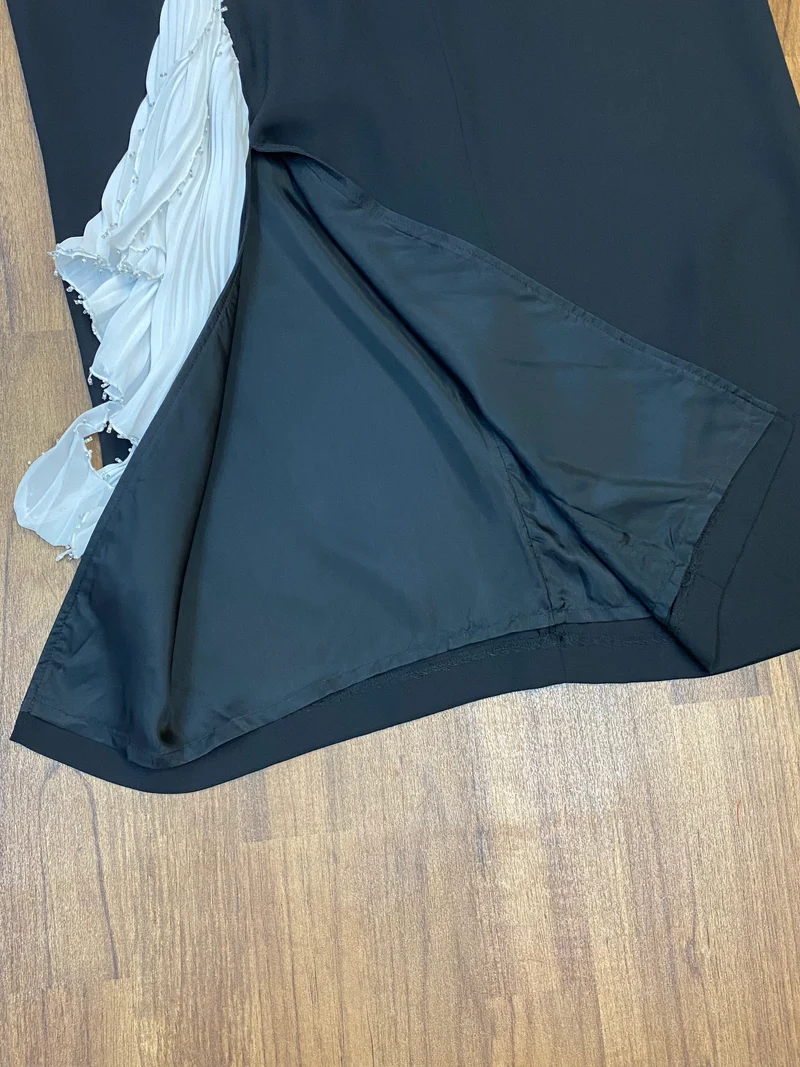 Abendkleid Secondhand schwarz mit weißen Verzierungen Gr.42
