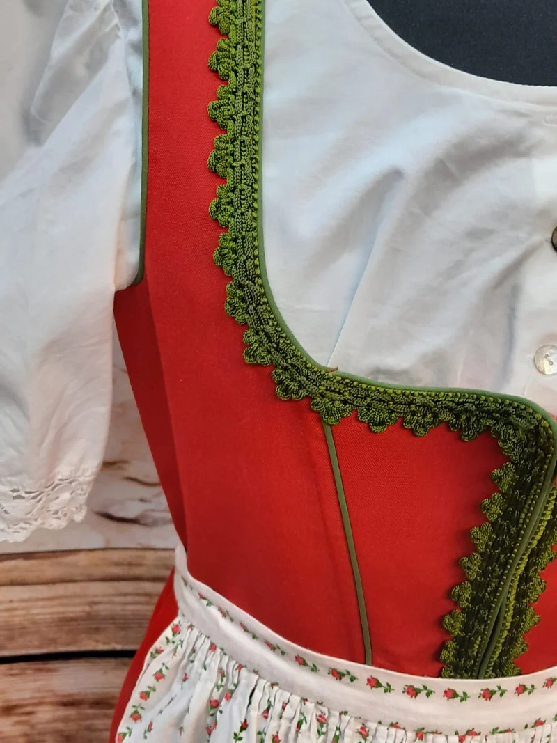 Vintage Dirndl rot mit Bluse & Schürze Strässer Trachten Gr. 44