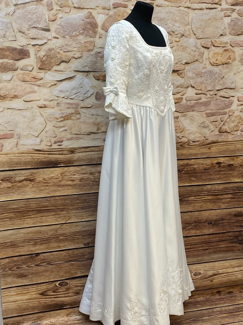 Vintage Brautkleid weiß Gr. 44 A-Linie mit Stickerei