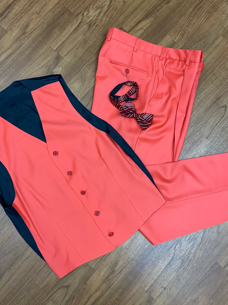 3-teiliger Anzug rot Weste Hose Fliege Gr. 48 elegant