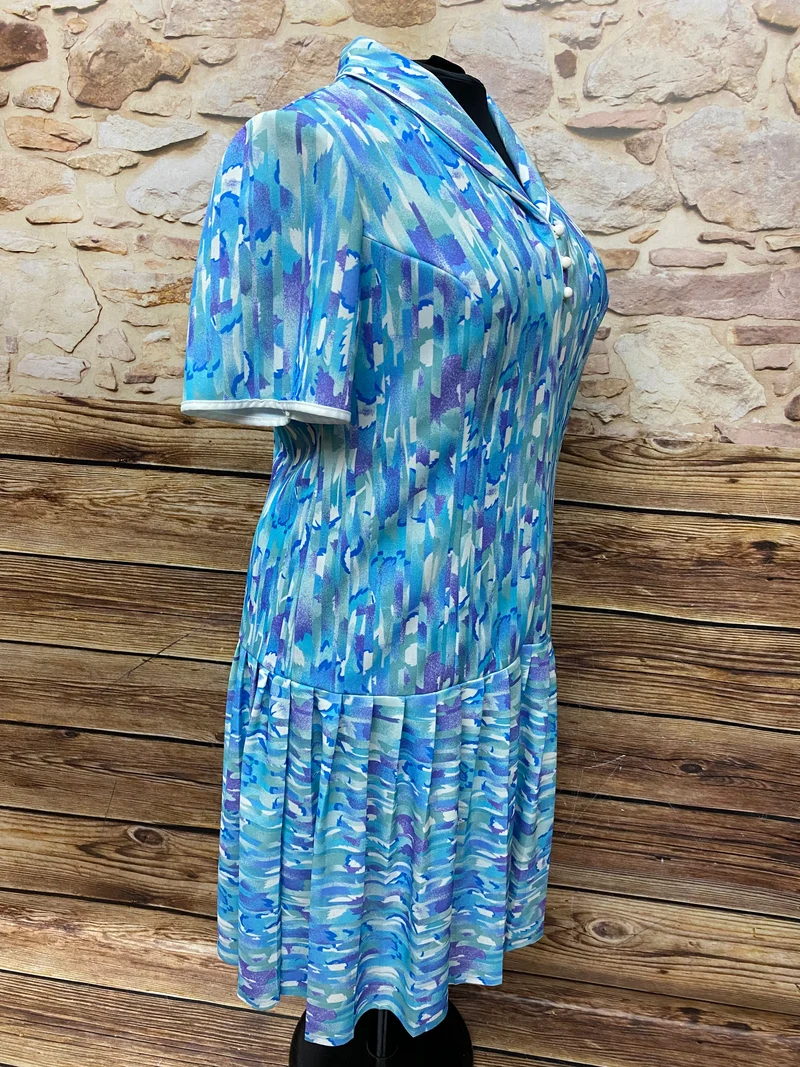 Hellblaues Vintage-Kleid mit tiefer Taille und Falten, Gr.50