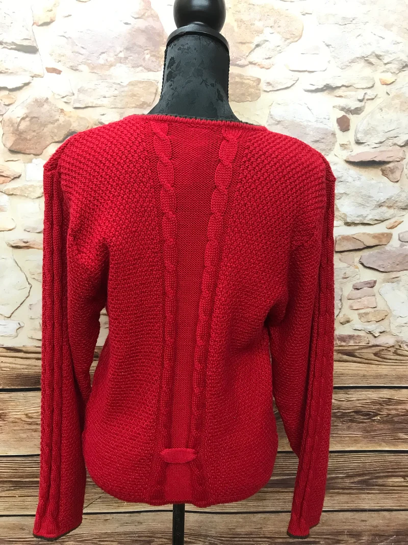 Vintage Trachten Strickjacke Rot mit floraler Stickerei – Größe 40