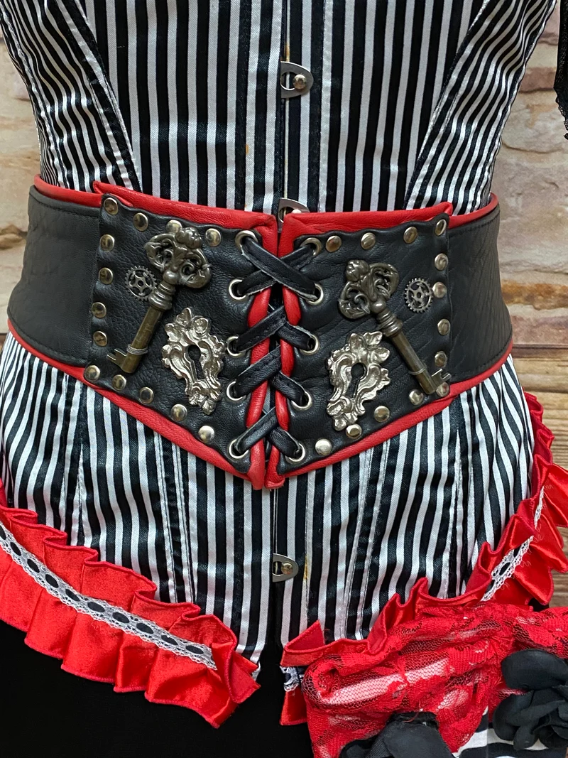 Steampunk Damen Outfit Gr. 34 – Schwarz-Rot mit Corsage & Rock