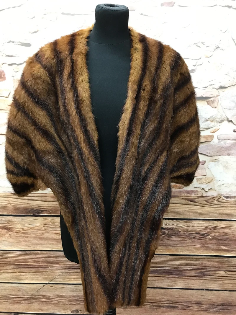True Vintage, Luxuriöses Vintage-Fellcape von Fur Doctors