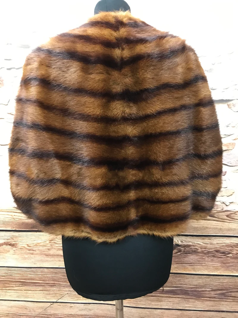True Vintage, Luxuriöses Vintage-Fellcape von Fur Doctors