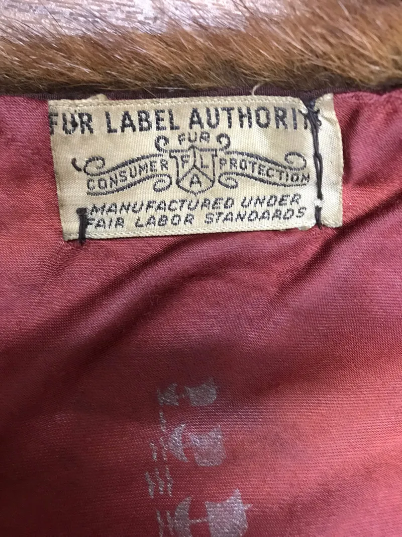 True Vintage, Luxuriöses Vintage-Fellcape von Fur Doctors