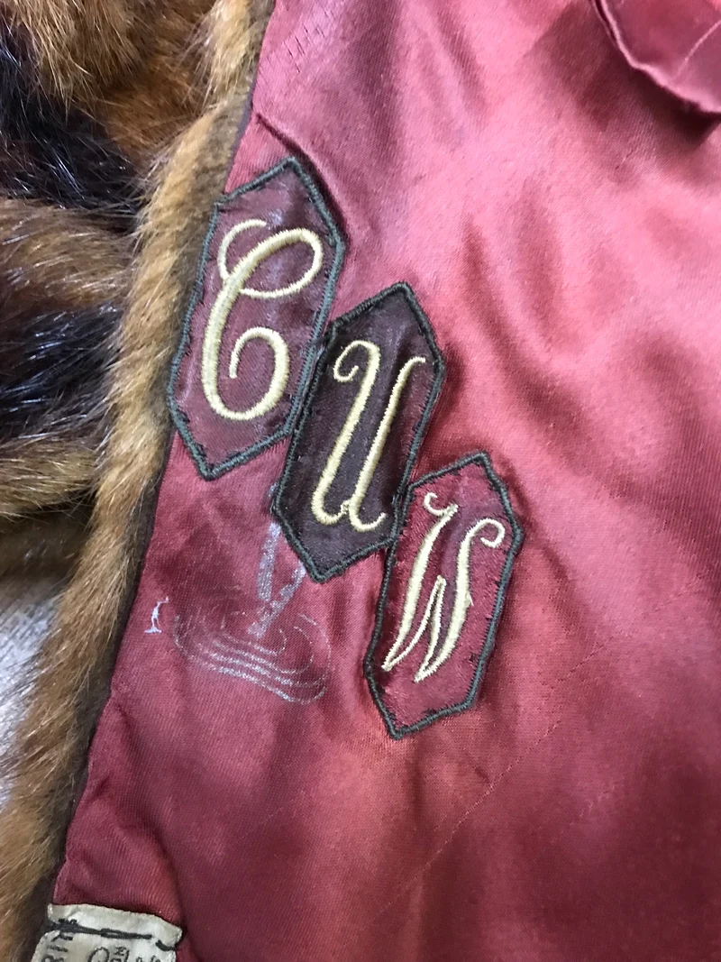 True Vintage, Luxuriöses Vintage-Fellcape von Fur Doctors