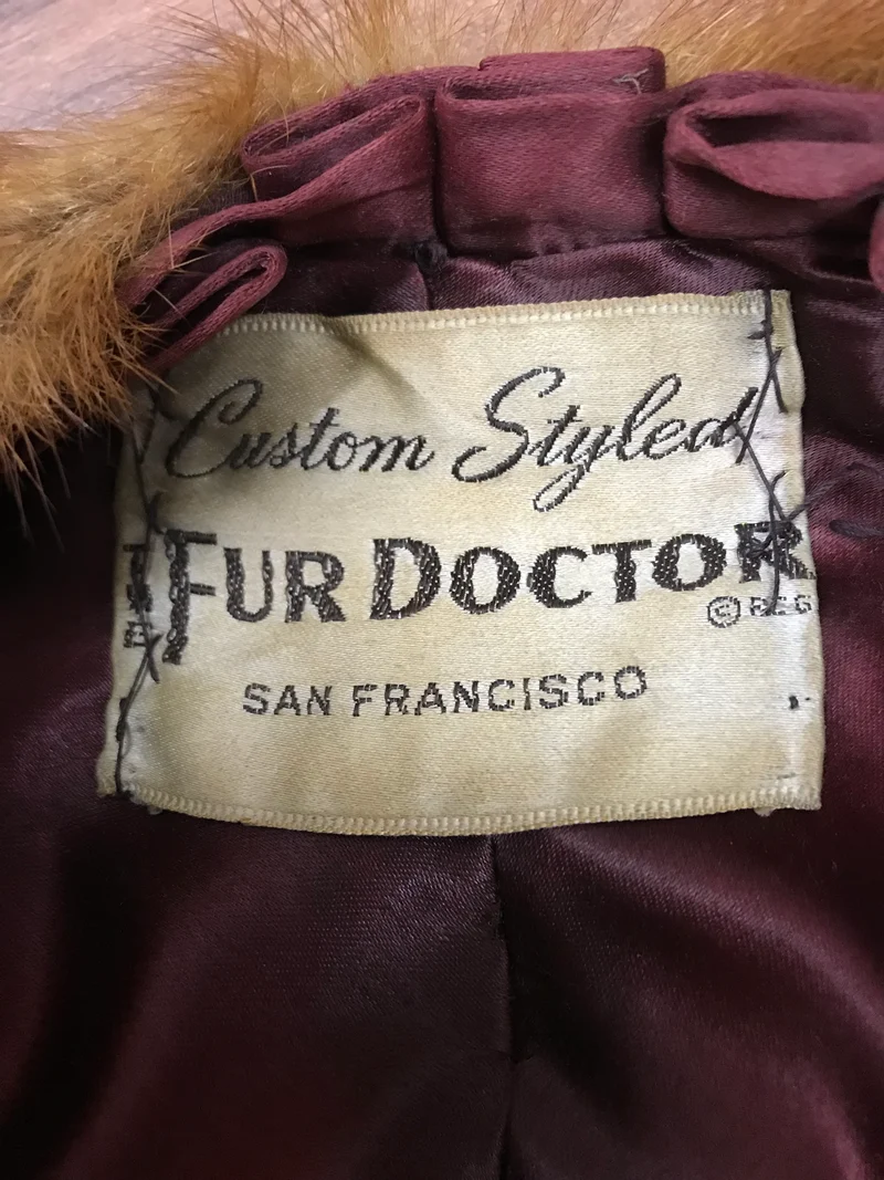 True Vintage, Luxuriöses Vintage-Fellcape von Fur Doctors