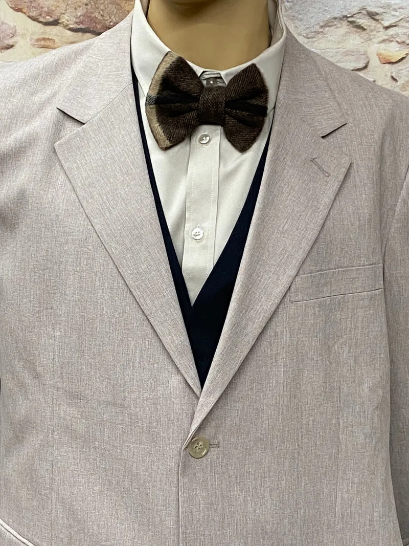 20er Jahre Herren Outfit hell Gr. ca. 58 – Knickerbocker Anzug mit Weste, Fliege & Schiebermütze