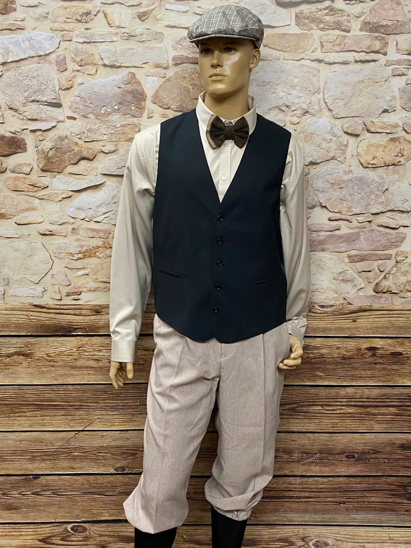 20er Jahre Herren Outfit hell Gr. ca. 58 – Knickerbocker Anzug mit Weste, Fliege & Schiebermütze