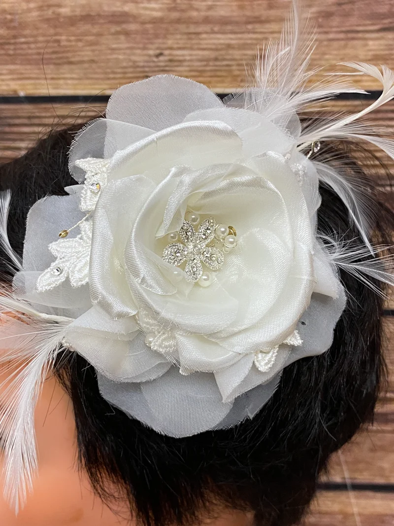 Brautgürtel mit Haarschmuck als Set für die Braut