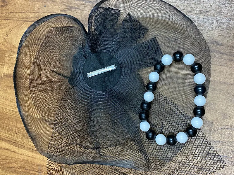 Accessoires Damen, Fascinator und Perlenkette