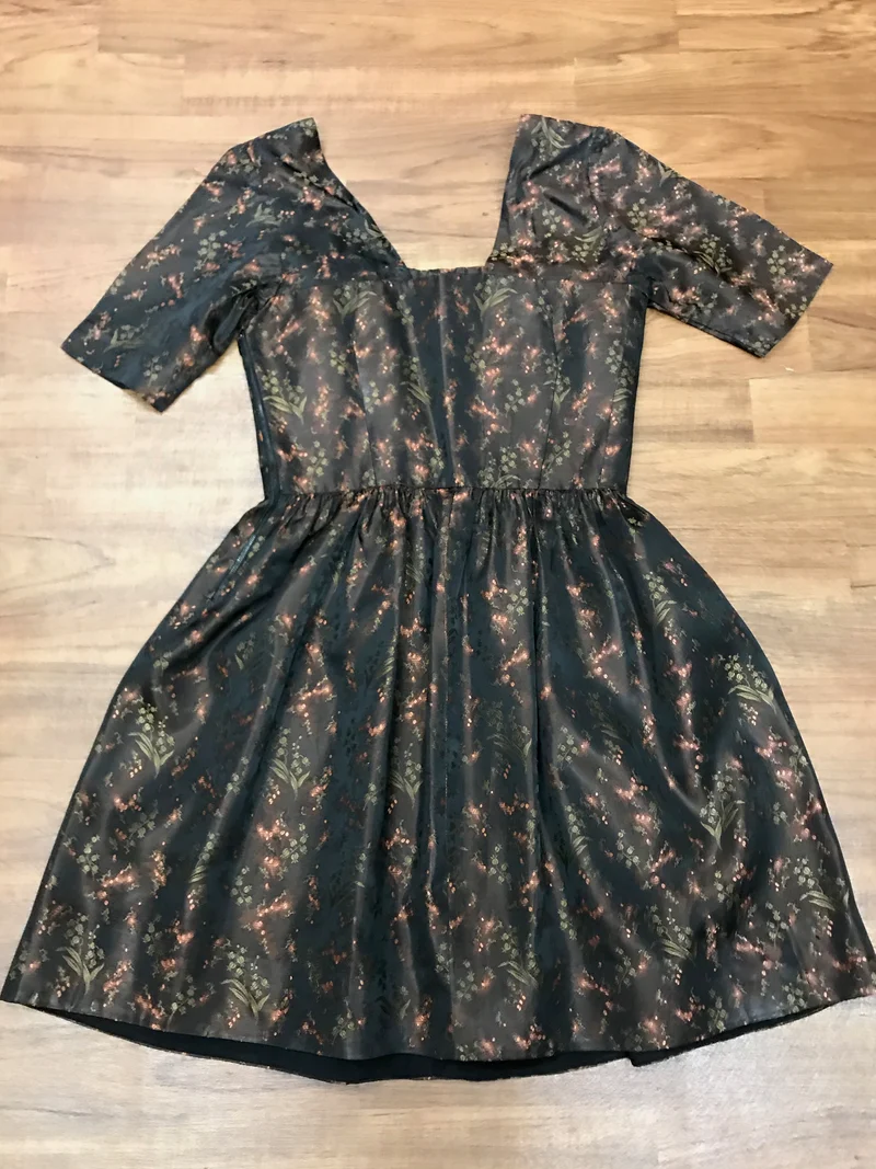 Vintage 1950er Jahre Kleid Gr. 34 brauner Brokat mit floralem Muster