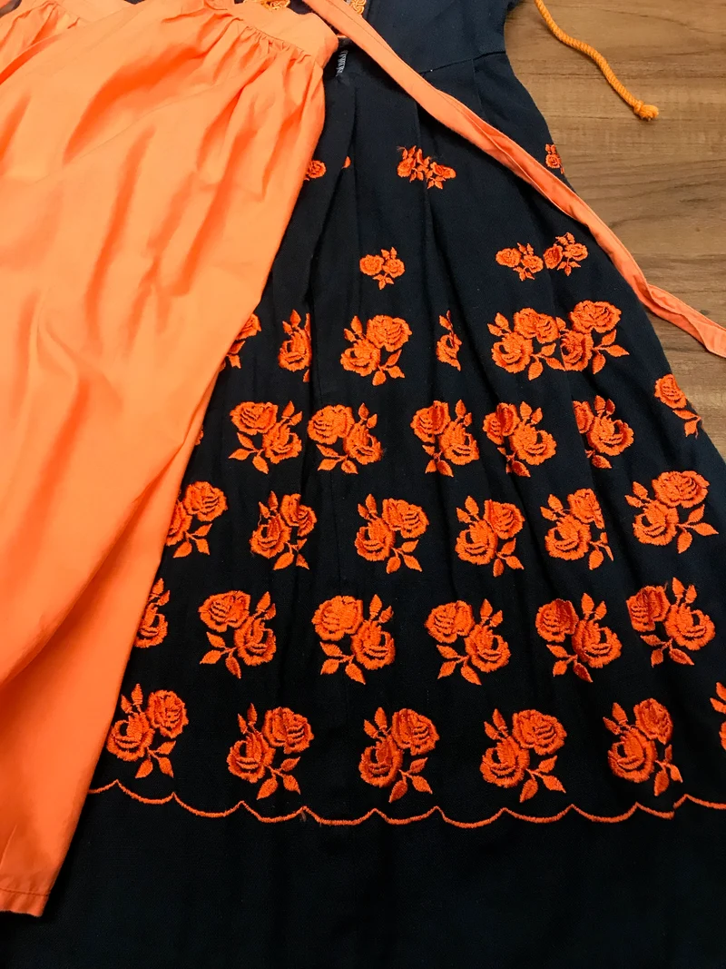 Vintage Dirndl schwarz orange bestickt 70er Jahre Gr. 32