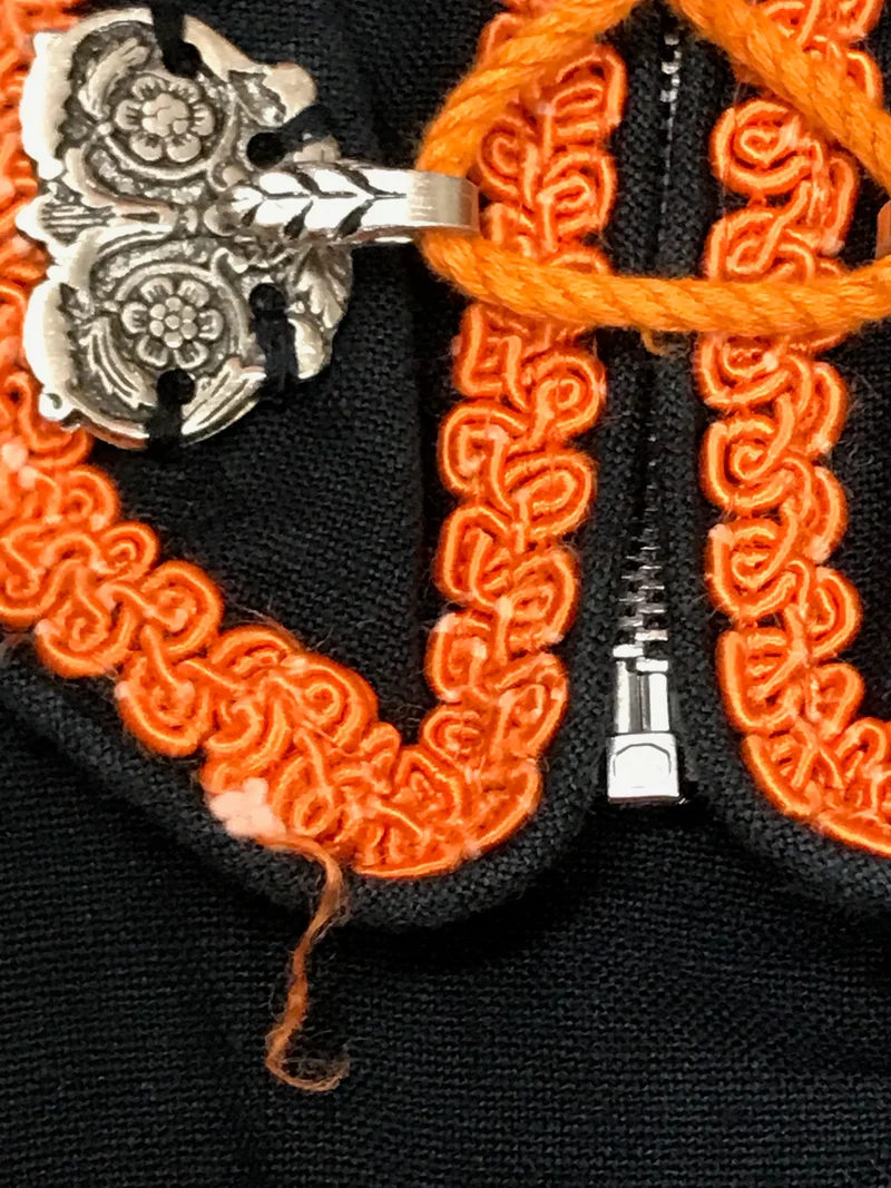 Vintage Dirndl schwarz orange bestickt 70er Jahre Gr. 32