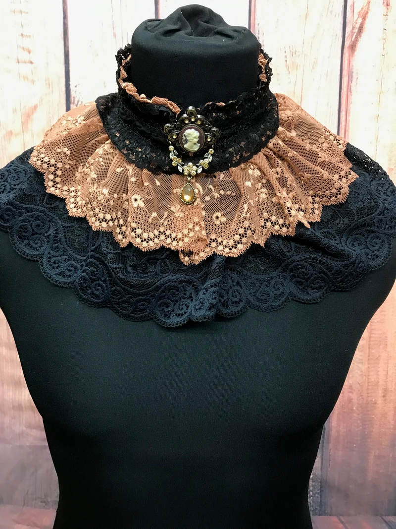 Steampunk Jabot aus schwarzer & kupferfarbener Spitze (29 x 20 cm)