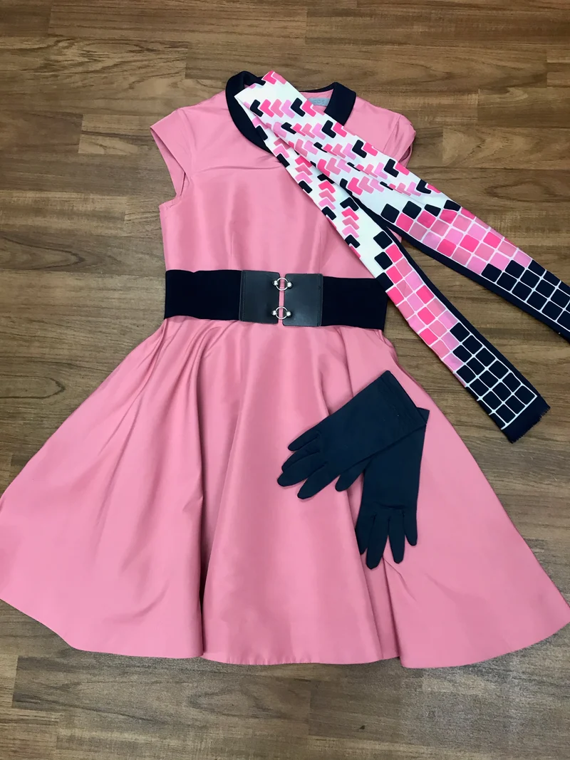50er Jahre Kleid Outfit rosa mit Gürtel, Handschuhen & Haartuch Gr.34