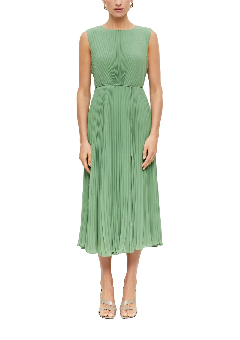 Plissiertes Midi-Kleid