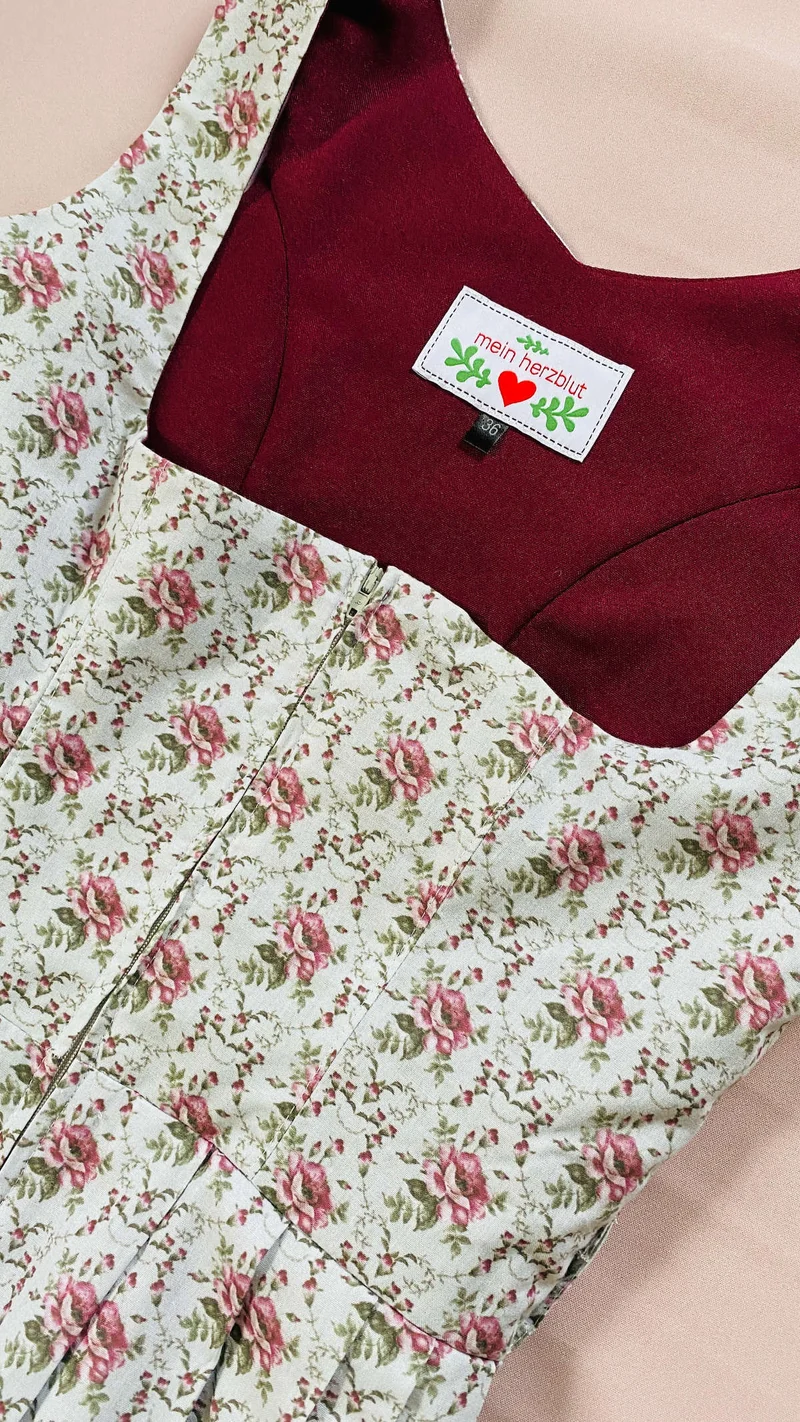 Dirndl grau mit Rosen "Olivia"