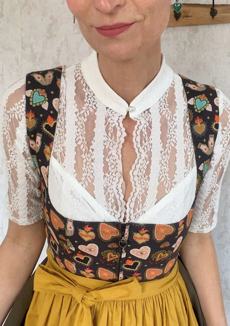 Dirndlbluse "Bergliebe"