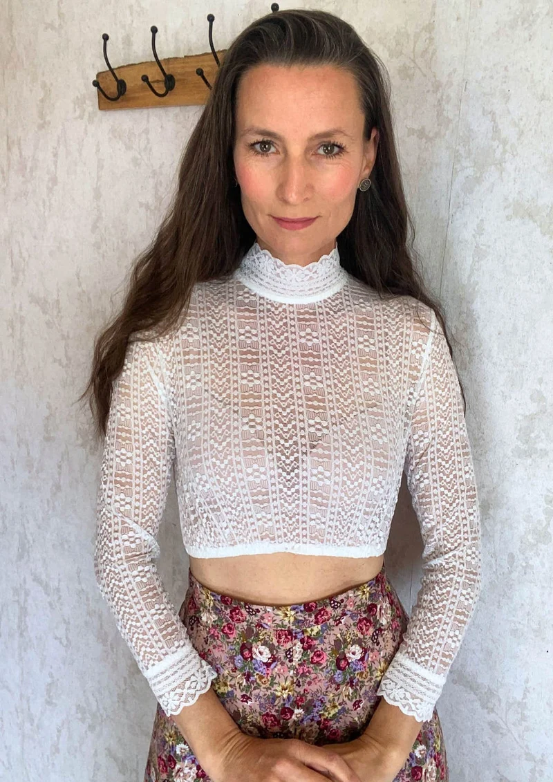 Dirndlbluse bauchfrei aus Spitze