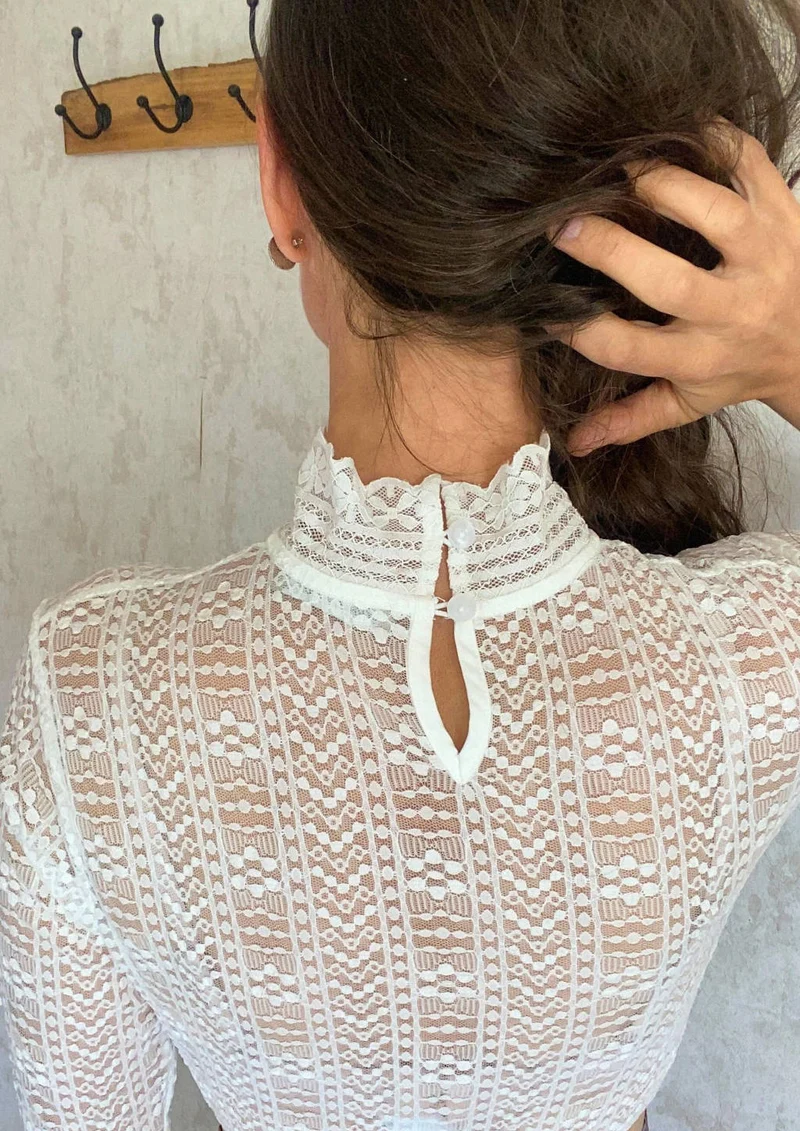 Dirndlbluse bauchfrei aus Spitze