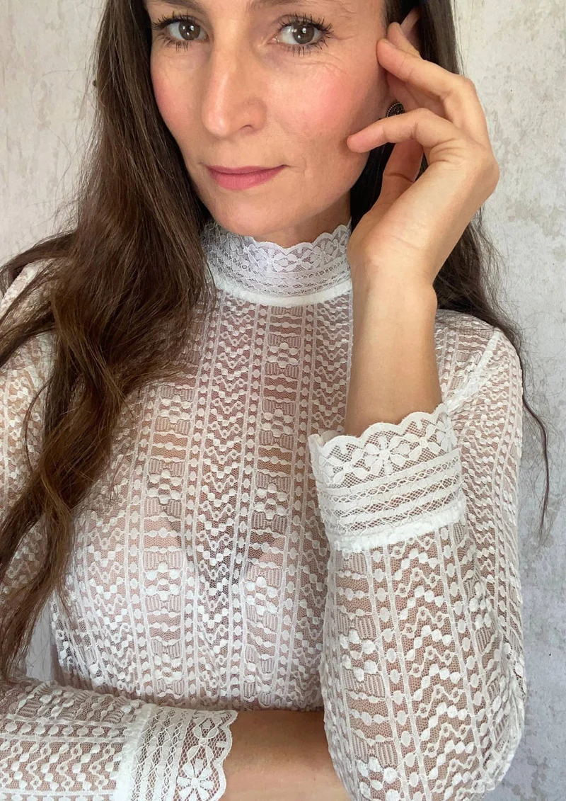 Dirndlbluse bauchfrei aus Spitze