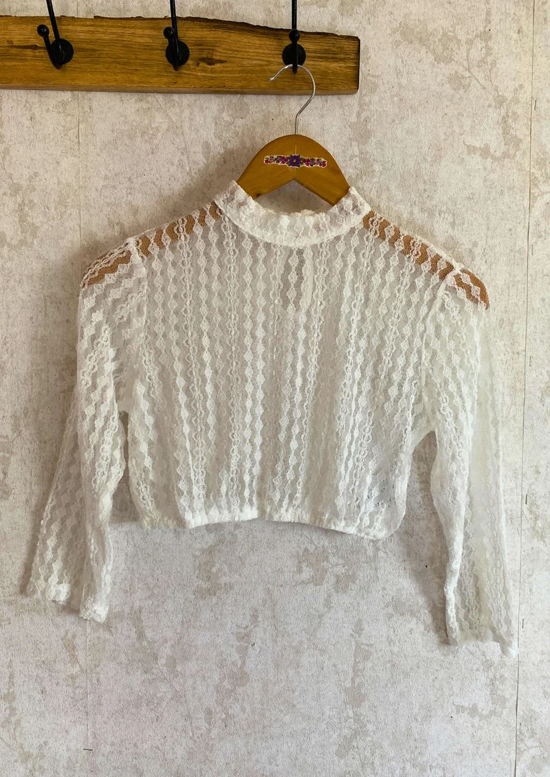 Dirndlbluse transparent und stylisch