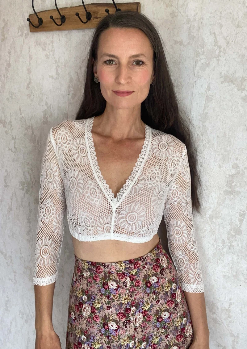 Dirndlbluse Blume mit V-Ausschnitt