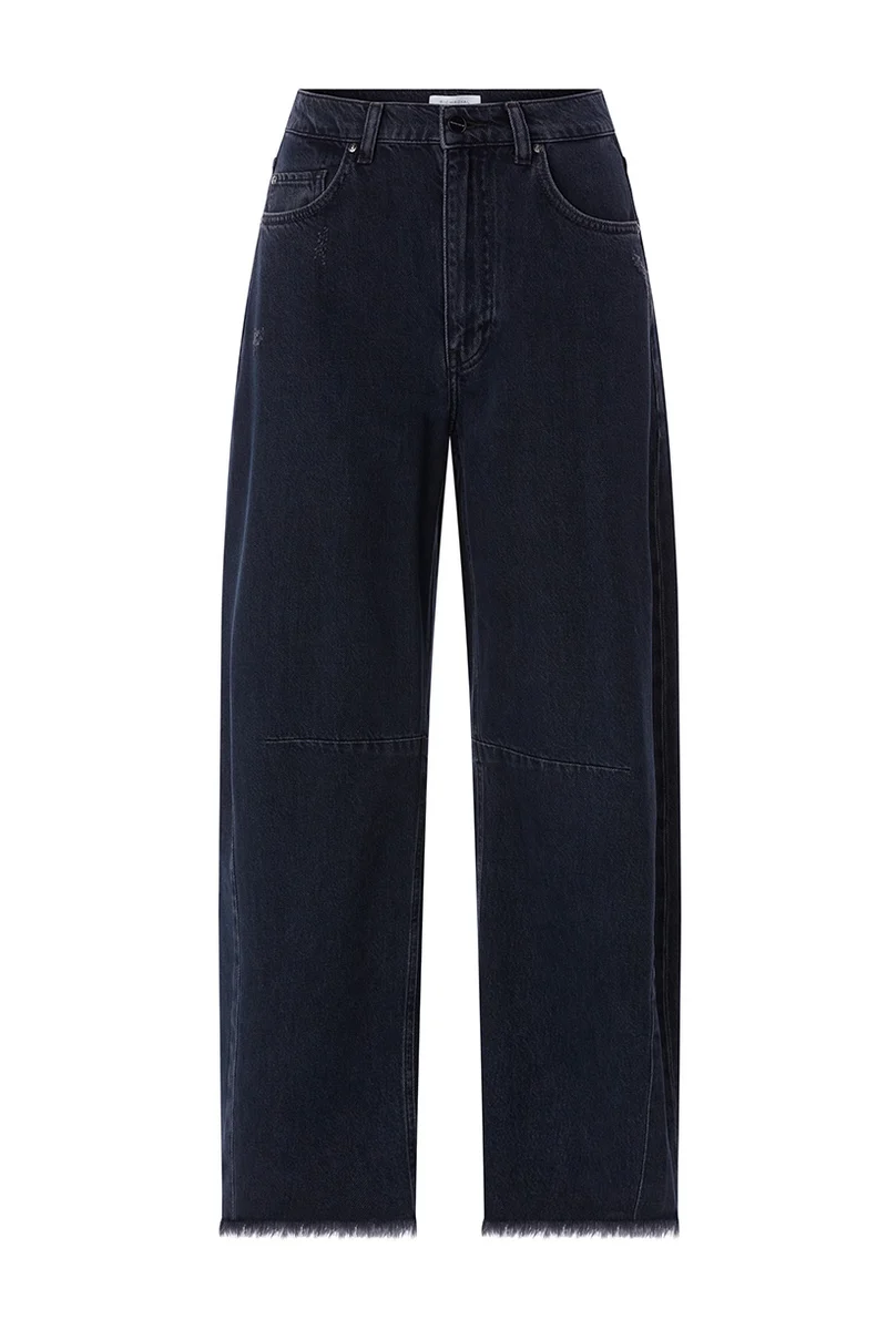 Cropped Barrel Jeans mit Fransensaum