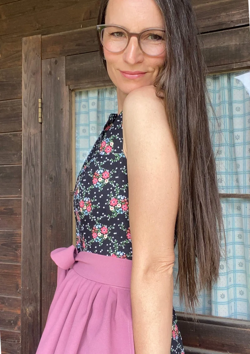 Dirndl "schwarze Blume"
