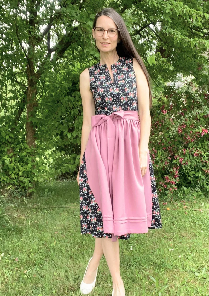 Dirndl "schwarze Blume"