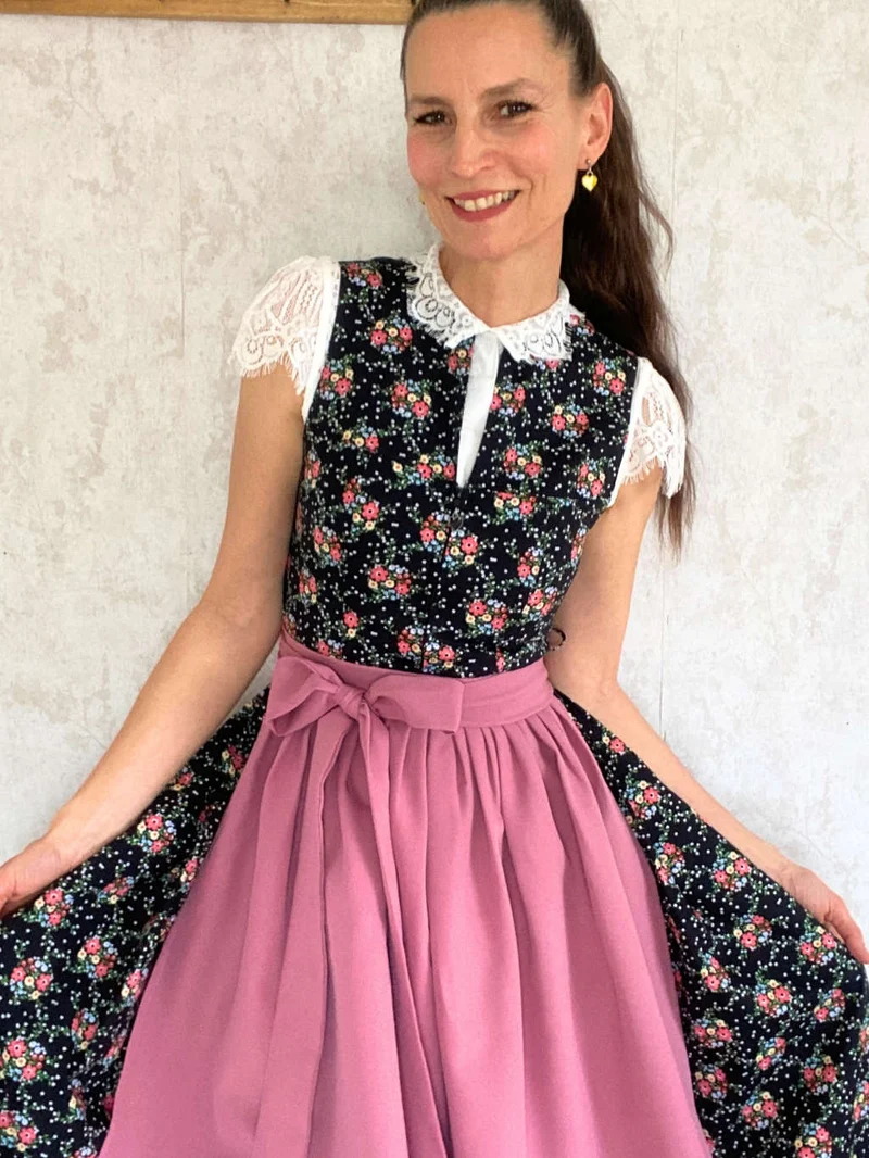 Dirndl "schwarze Blume"