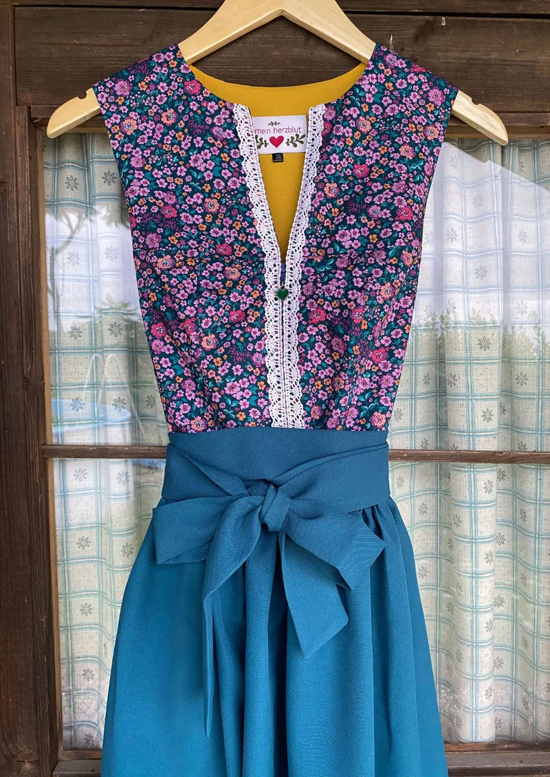 Dirndl "Malediven" Blumen