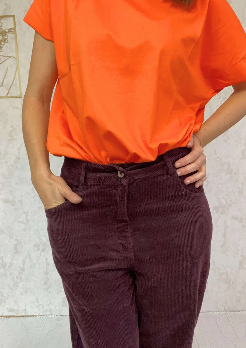 Cordhose in dunkelviolett