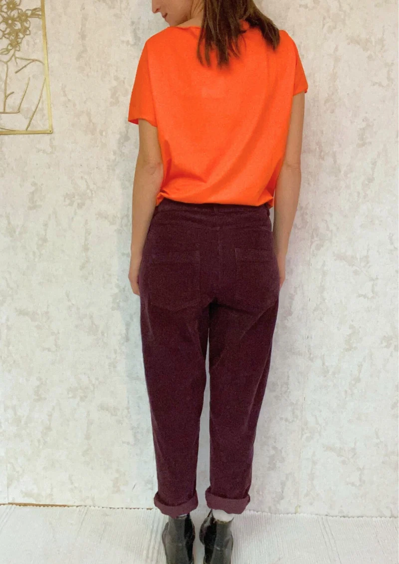 Cordhose in dunkelviolett