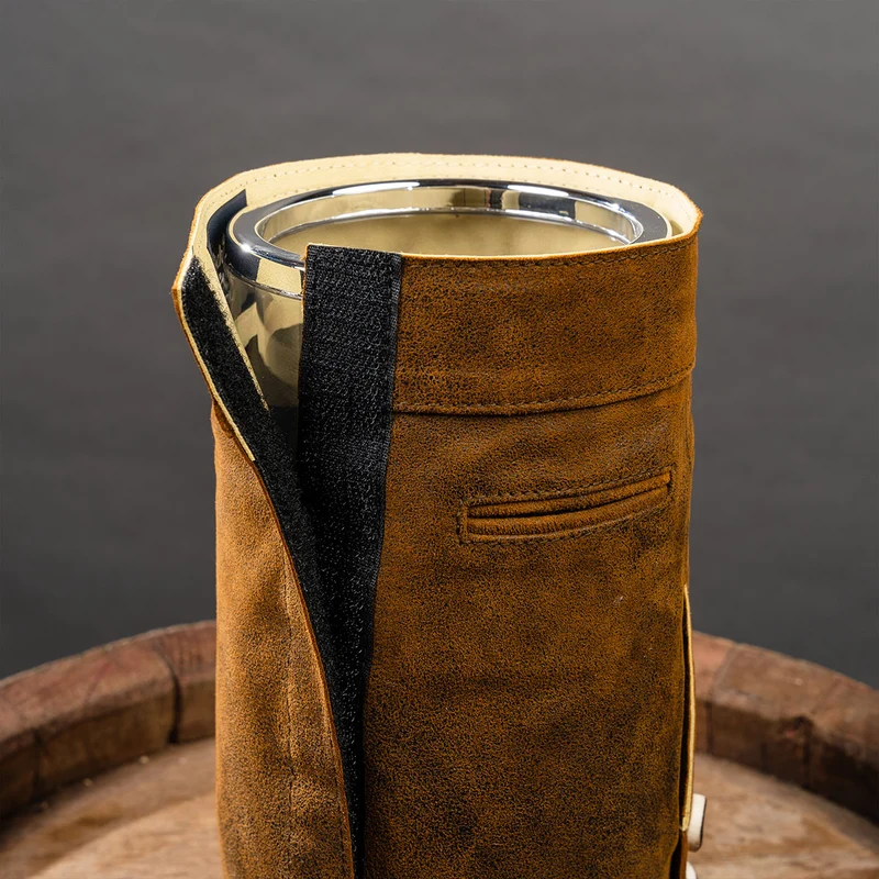 Weinkühler Lederhose Grün