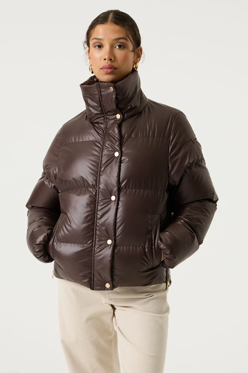 Pufferjacke mit Kapuzenkragen
