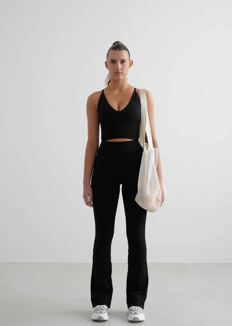 Shape Seamless Cross Back Bralette in Schwarz