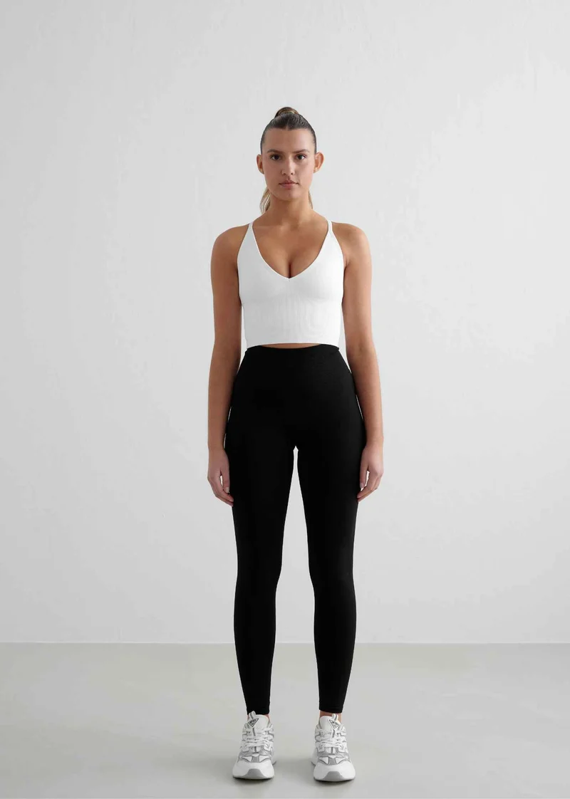 Shape Seamless Cross Back Bralette in Weiß