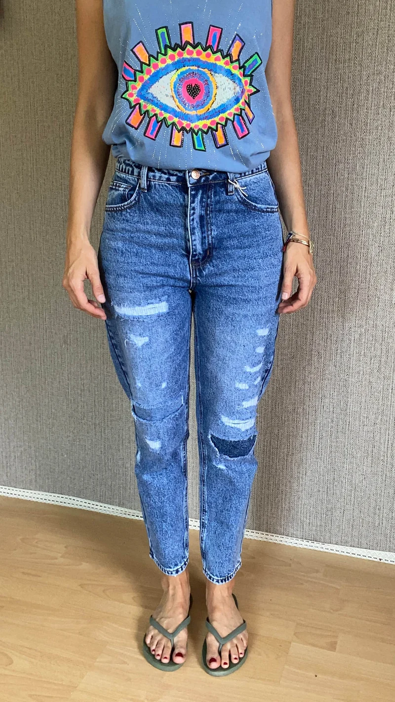 Besonderes Outfit in blau