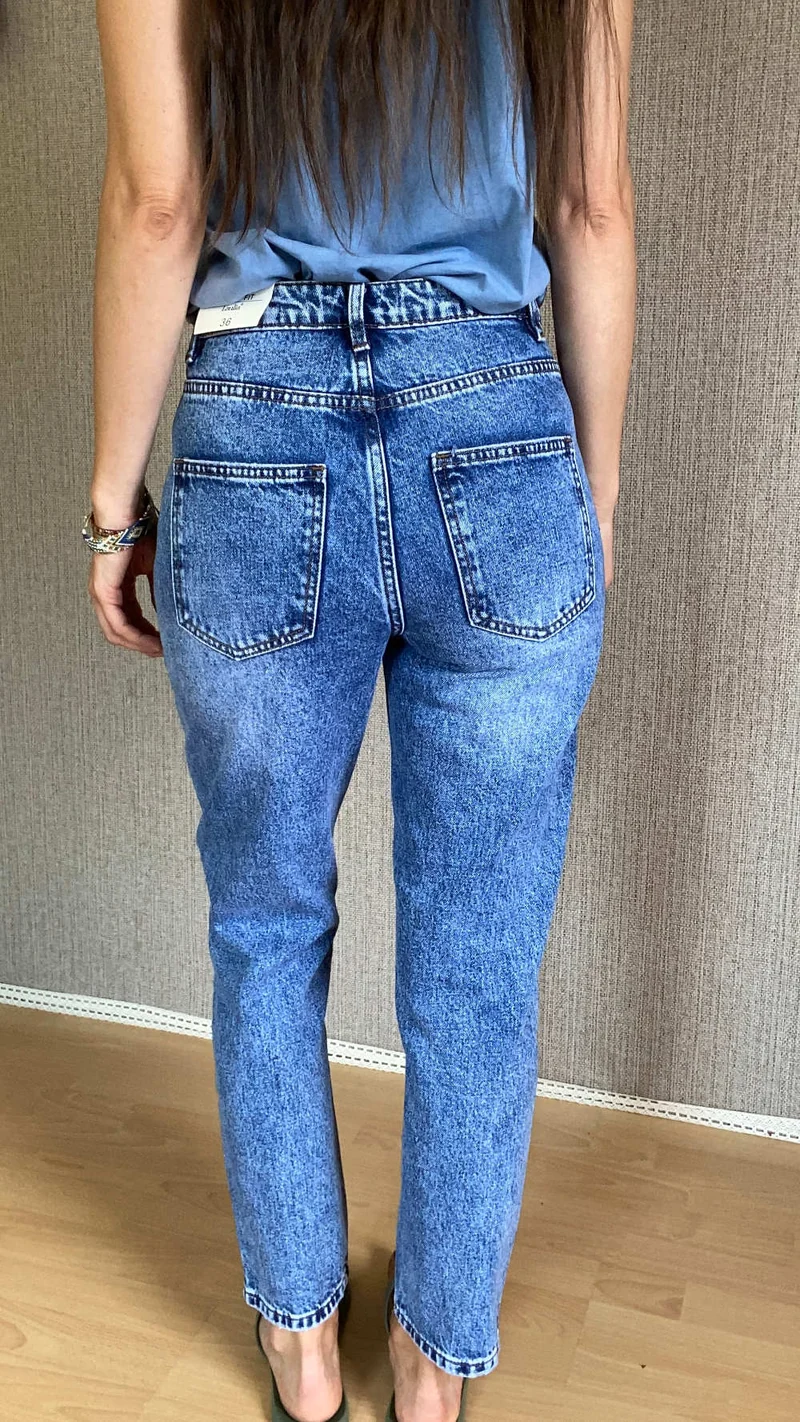 Besonderes Outfit in blau