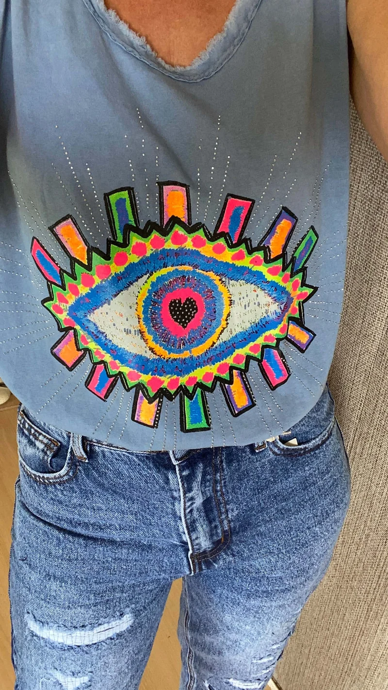 Besonderes Outfit in blau