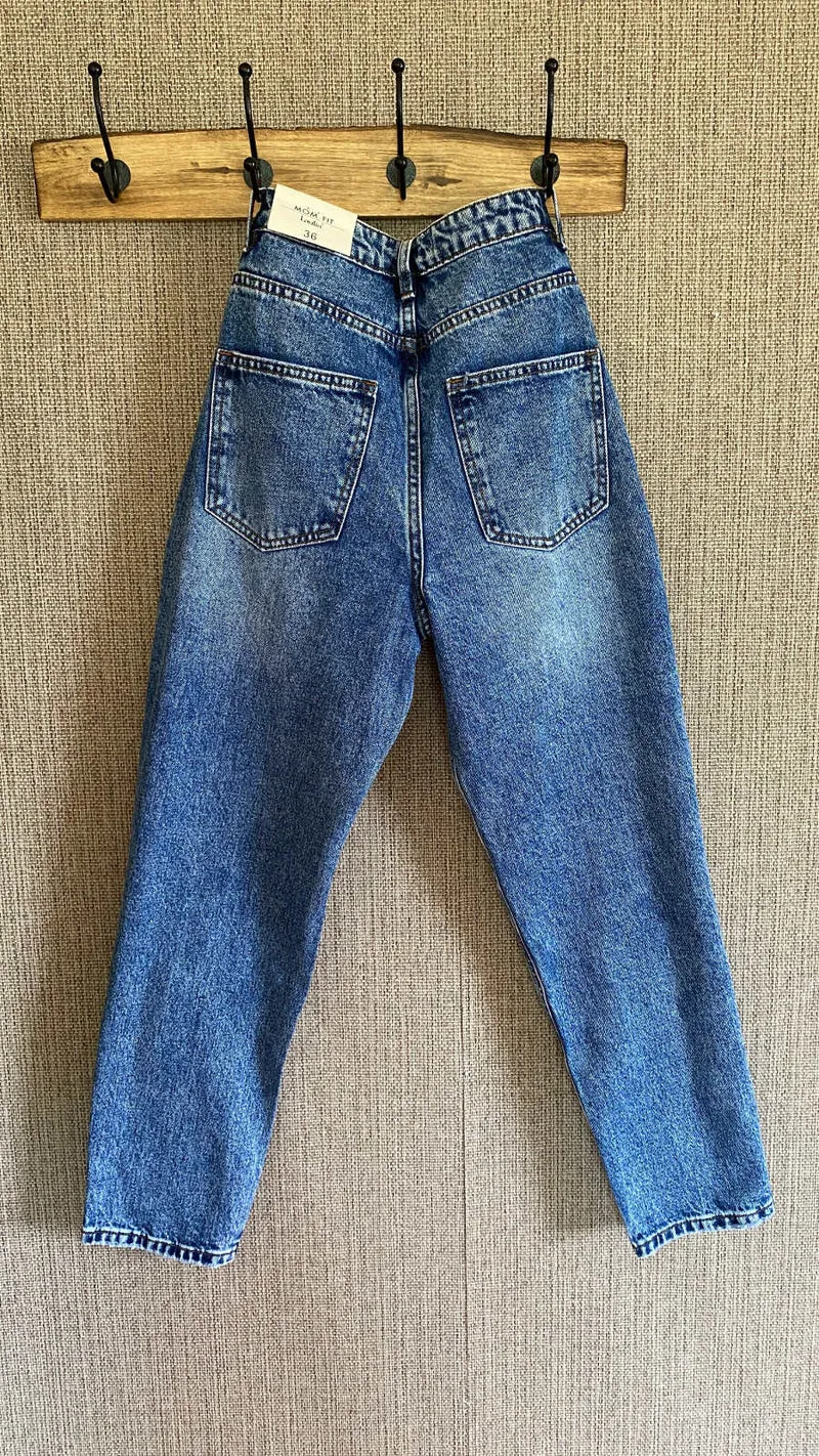 Besonderes Outfit in blau