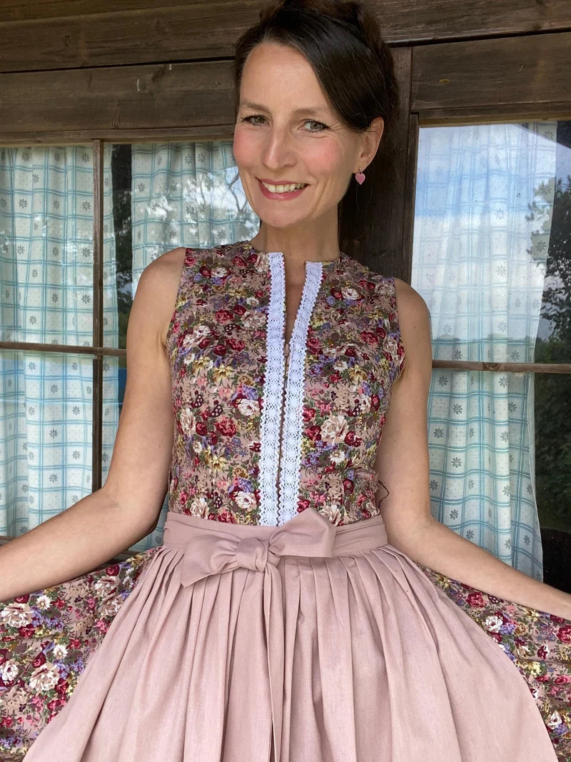 Dirndl "wilde Rose"